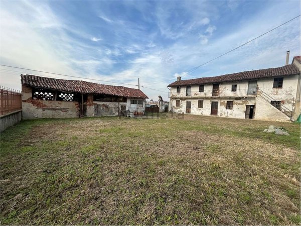 casa indipendente in vendita a Robbio