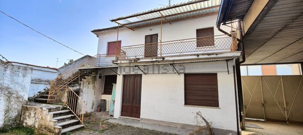casa indipendente in vendita a Robbio