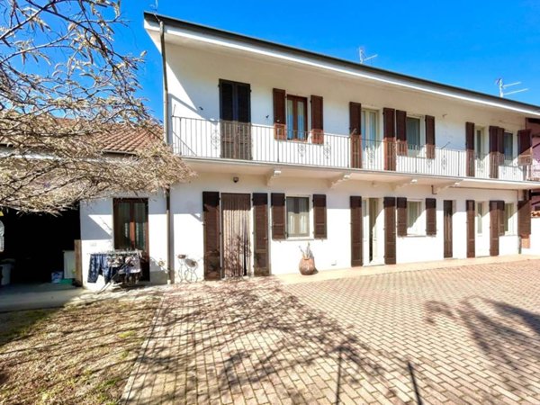 casa indipendente in vendita a Robbio