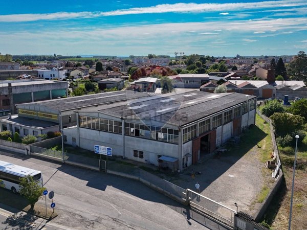 capannone in vendita a Robbio