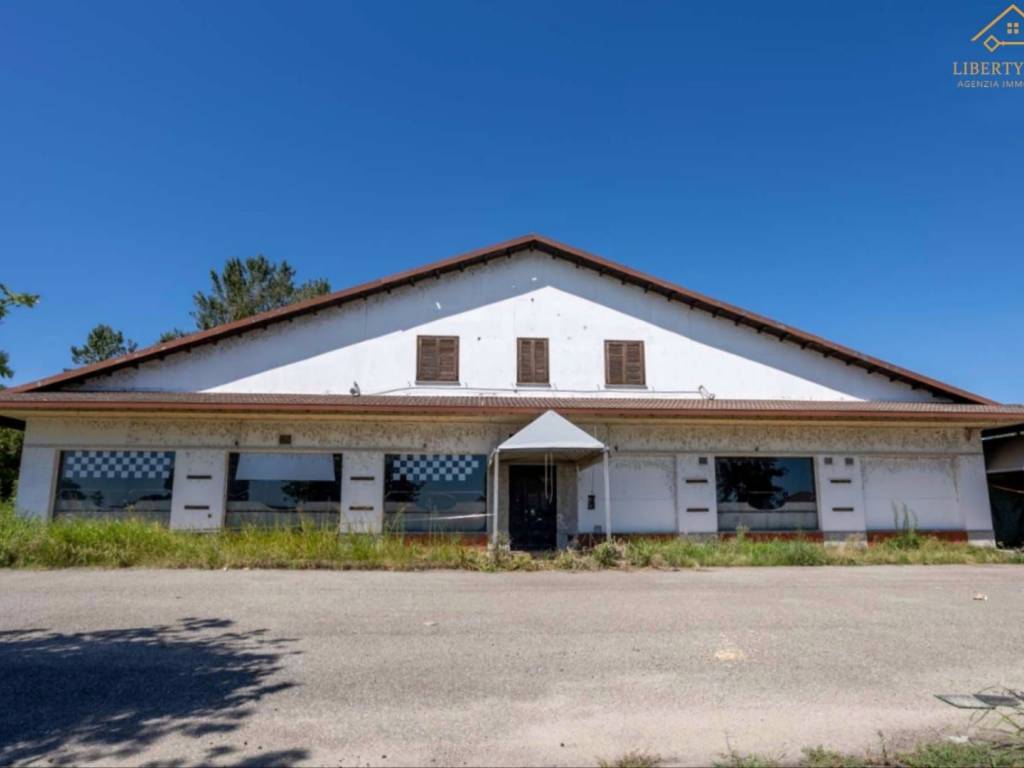 negozio in vendita a Robbio