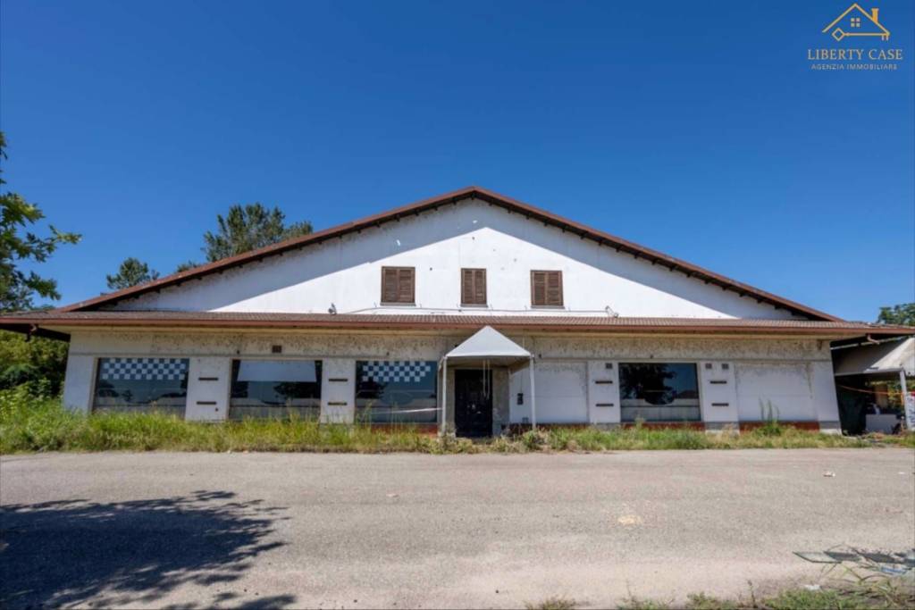 negozio in vendita a Robbio