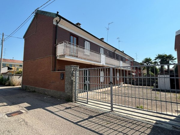 casa indipendente in vendita a Robbio