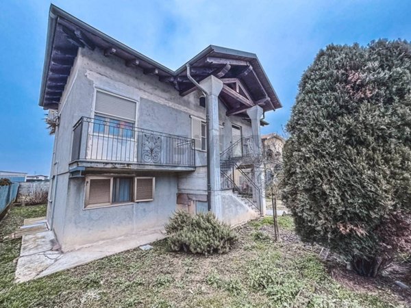 casa indipendente in vendita a Robbio