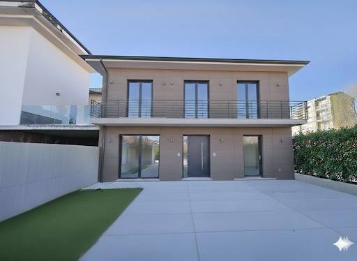 casa indipendente in vendita a Robbio