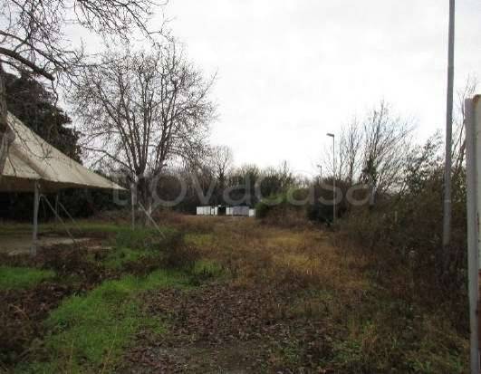 locale commerciale in vendita a Robbio