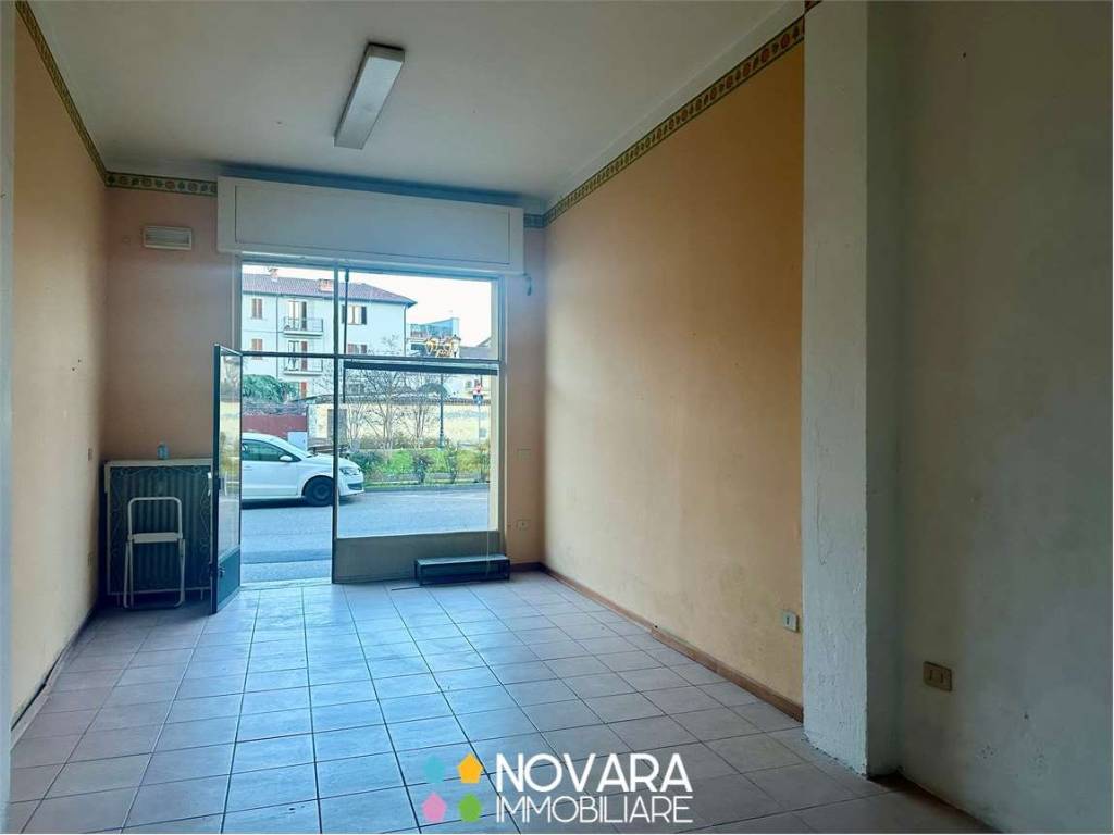 negozio in vendita a Robbio