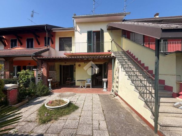 casa semindipendente in vendita a Robbio