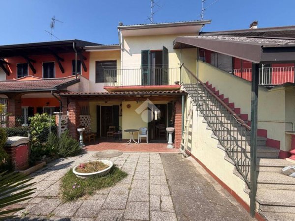 casa semindipendente in vendita a Robbio