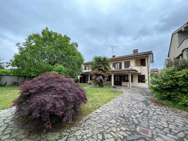 casa indipendente in vendita a Robbio
