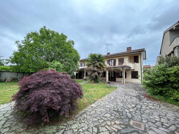 casa indipendente in vendita a Robbio