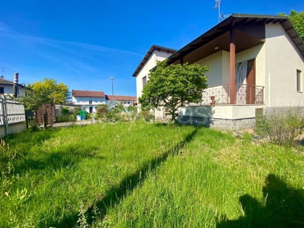 casa indipendente in vendita a Robbio