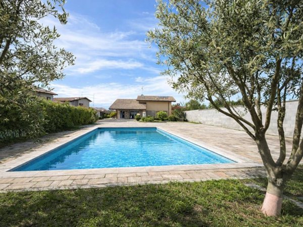 casa indipendente in vendita a Robbio