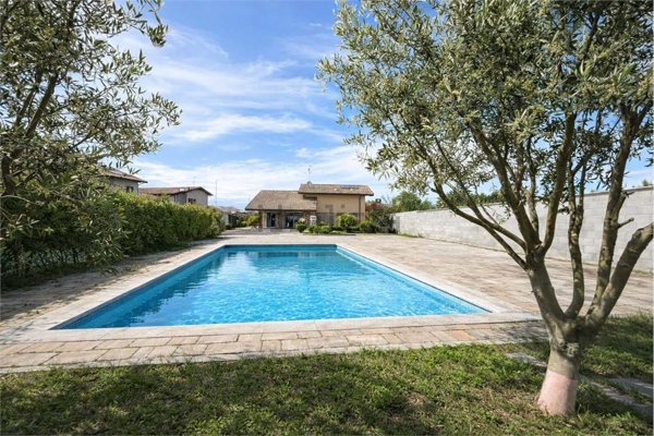 casa indipendente in vendita a Robbio