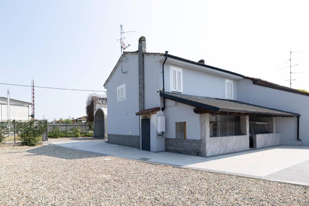casa indipendente in vendita a Robbio