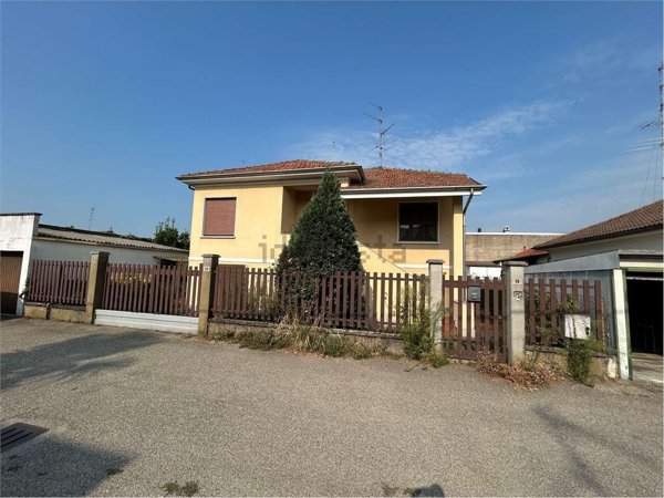 casa indipendente in vendita a Robbio