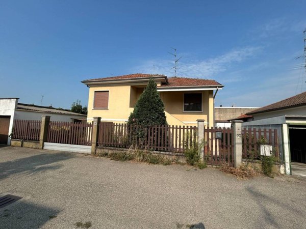 casa indipendente in vendita a Robbio