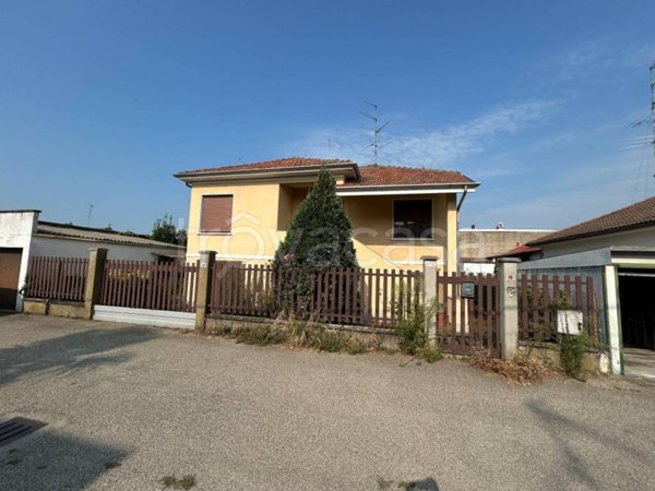 casa indipendente in vendita a Robbio