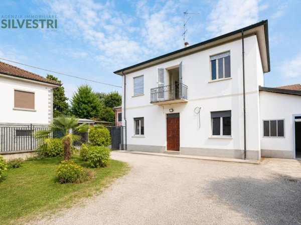 casa indipendente in vendita a Robbio