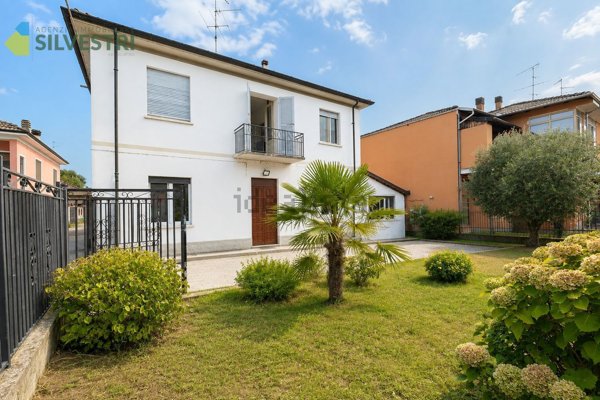 casa indipendente in vendita a Robbio