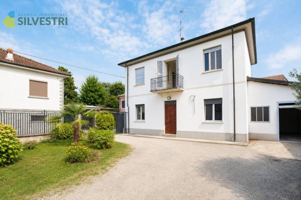 casa indipendente in vendita a Robbio
