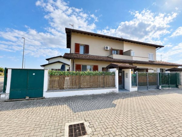 casa indipendente in vendita a Robbio