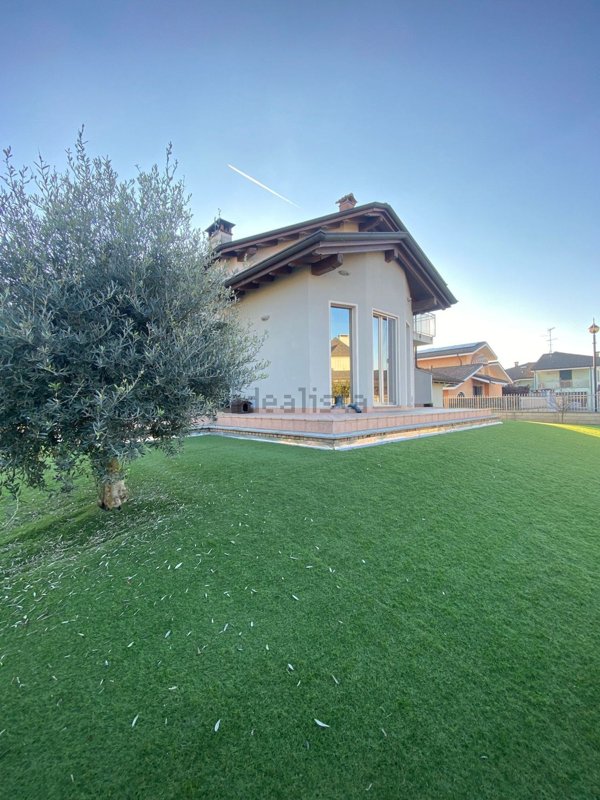 casa indipendente in vendita a Robbio