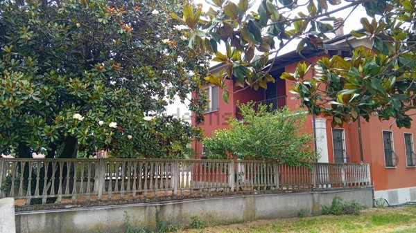 casa indipendente in vendita a Robecco Pavese