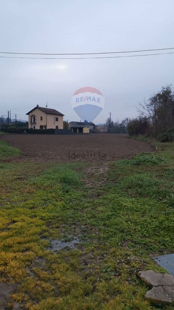 terreno edificabile in vendita a Robecco Pavese