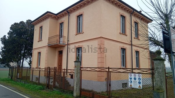 casa indipendente in vendita a Robecco Pavese in zona Casa Chiodi