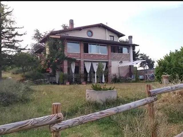 casa indipendente in vendita a Rocca de' Giorgi
