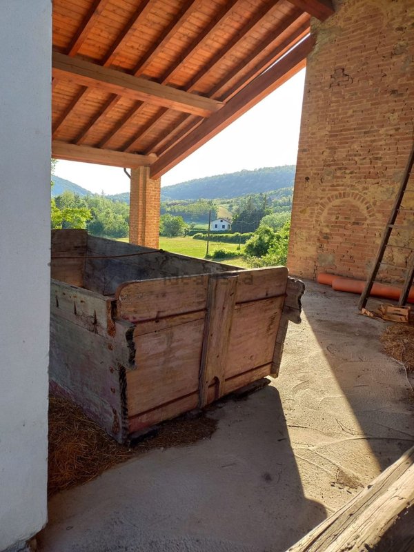 esavano in vendita a Rocca Susella
