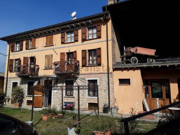 casa indipendente in vendita a Rocca Susella in zona Chiusani