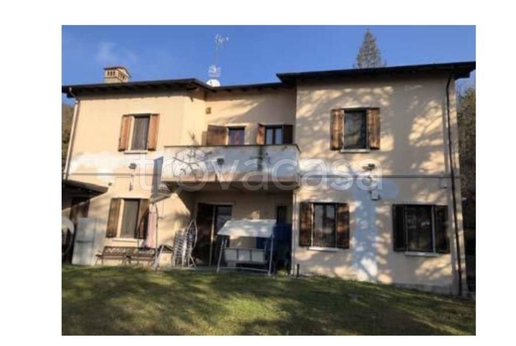 casa indipendente in vendita a Rocca Susella