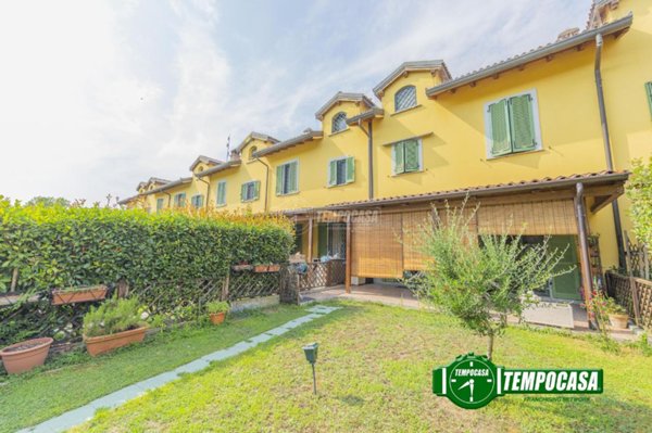 casa indipendente in vendita a Rognano in zona Villarasca