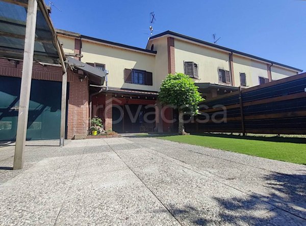 casa indipendente in vendita a Rognano