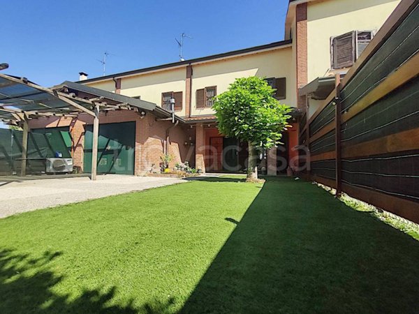 casa indipendente in vendita a Rognano