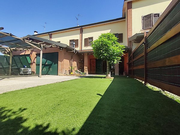 casa indipendente in vendita a Rognano