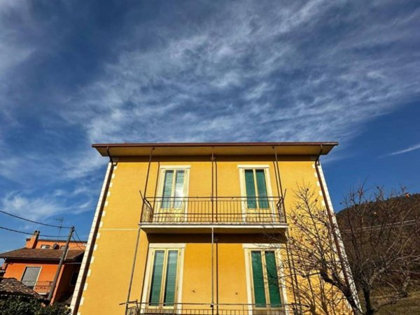 casa indipendente in vendita a Romagnese in zona Casa