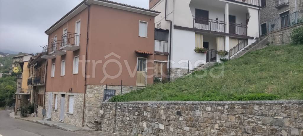 casa indipendente in vendita a Romagnese in zona Casa