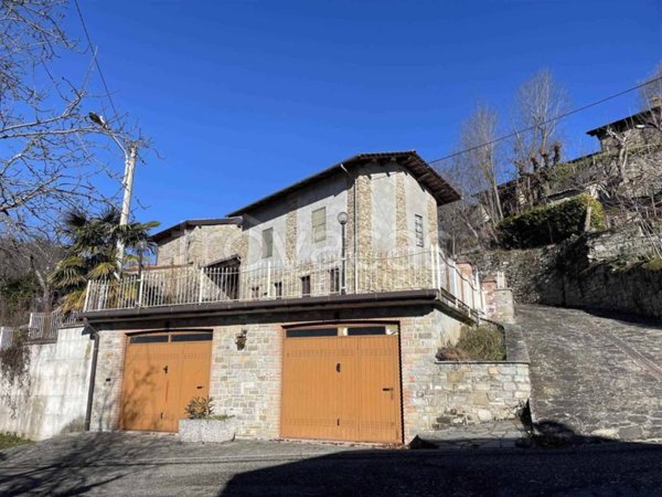 casa indipendente in vendita a Romagnese in zona Casa