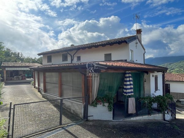 casa indipendente in vendita a Romagnese in zona Casa