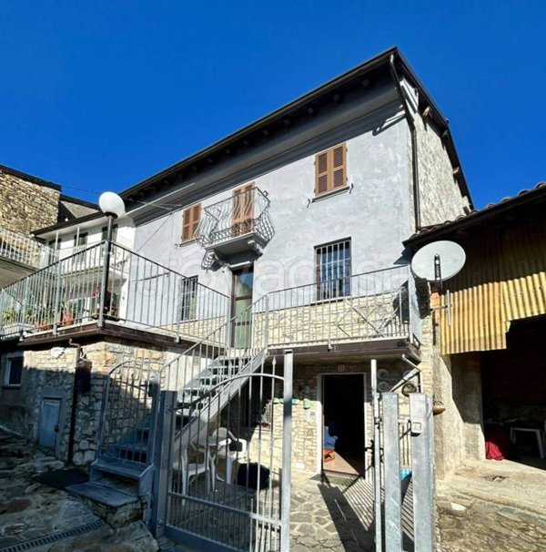 casa indipendente in vendita a Romagnese in zona Casa