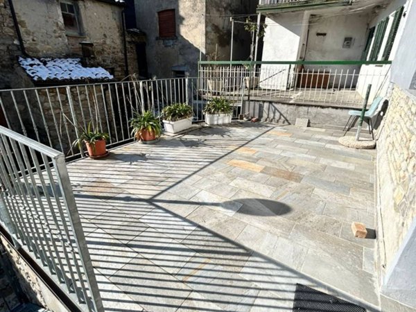 casa indipendente in vendita a Romagnese in zona Casa