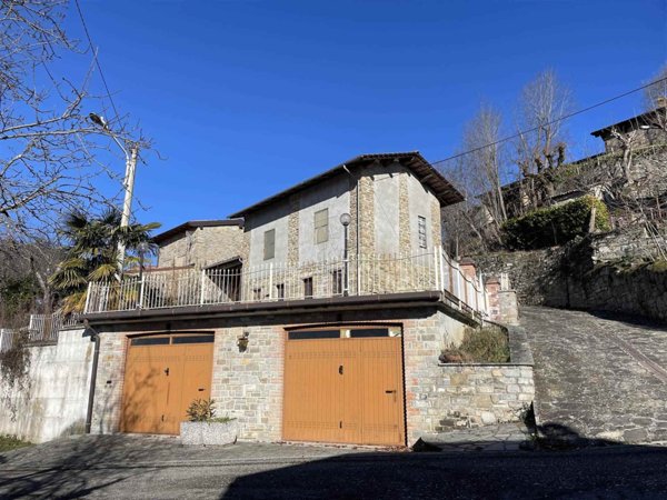 casa indipendente in vendita a Romagnese in zona Casa