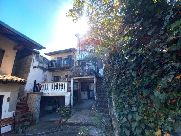 casa indipendente in vendita a Romagnese in zona Casa