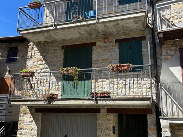 casa indipendente in vendita a Romagnese in zona Casa