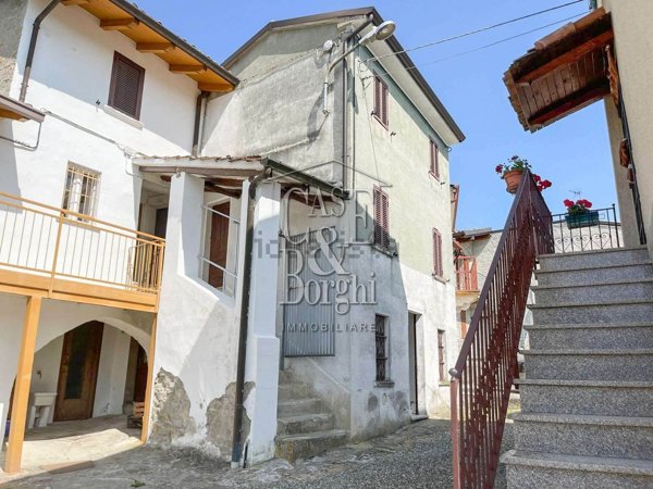 casa indipendente in vendita a Romagnese in zona Casa
