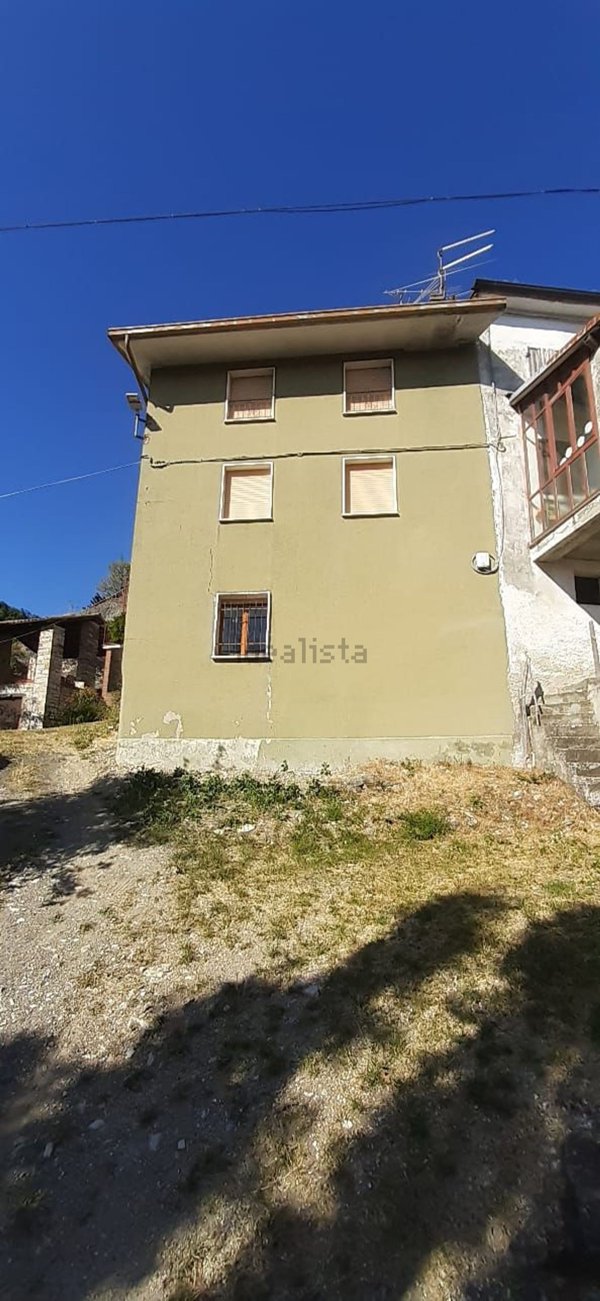 casa indipendente in vendita a Romagnese in zona Casa