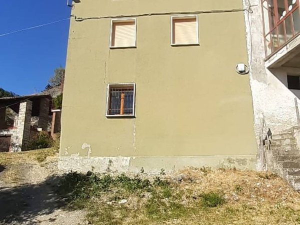 casa indipendente in vendita a Romagnese in zona Casa